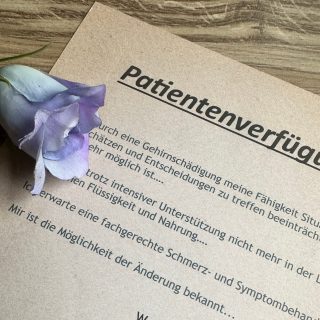 Patientenverfügung mit Blume